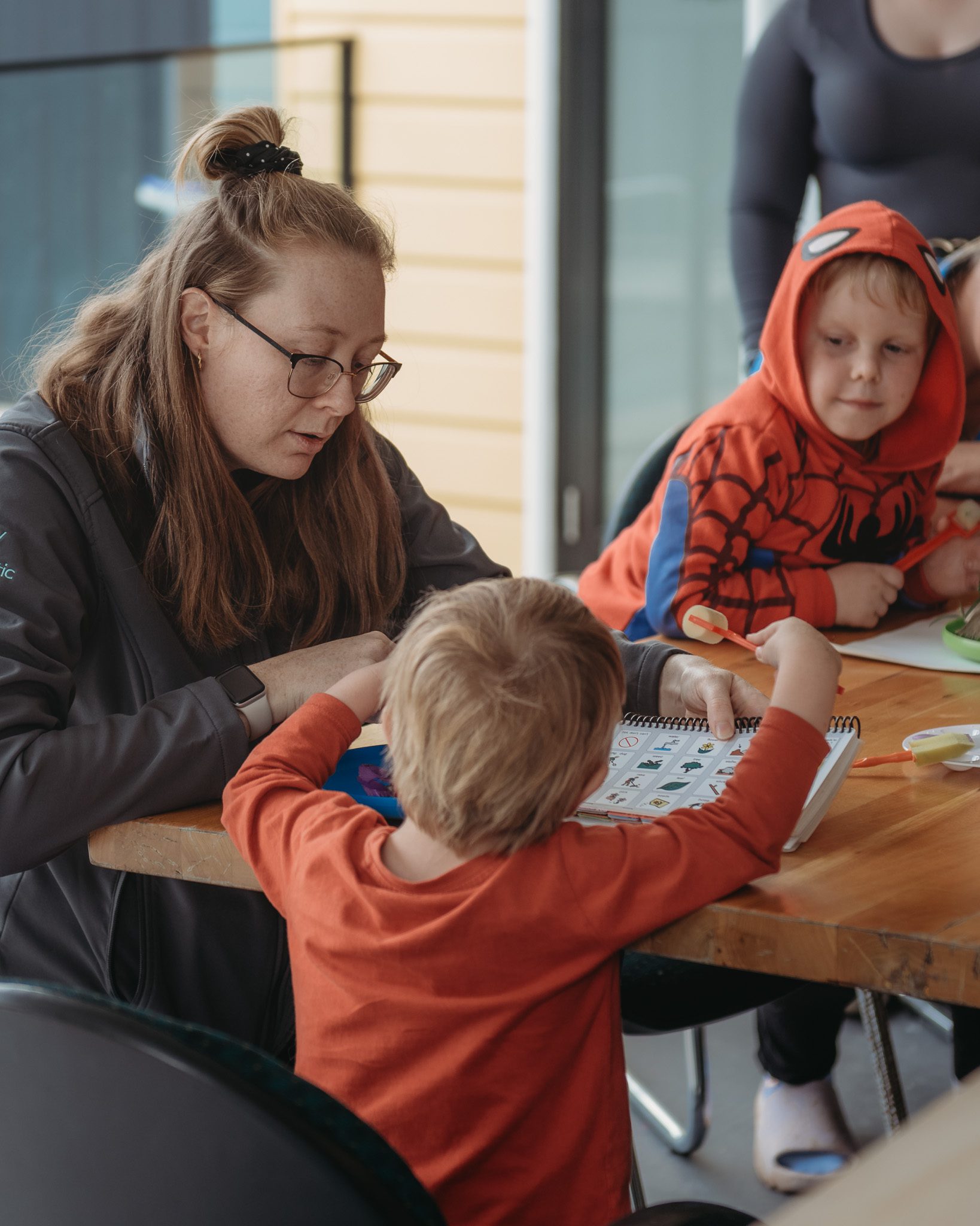 speech therapist working with austistic children to assist with communication challenges
